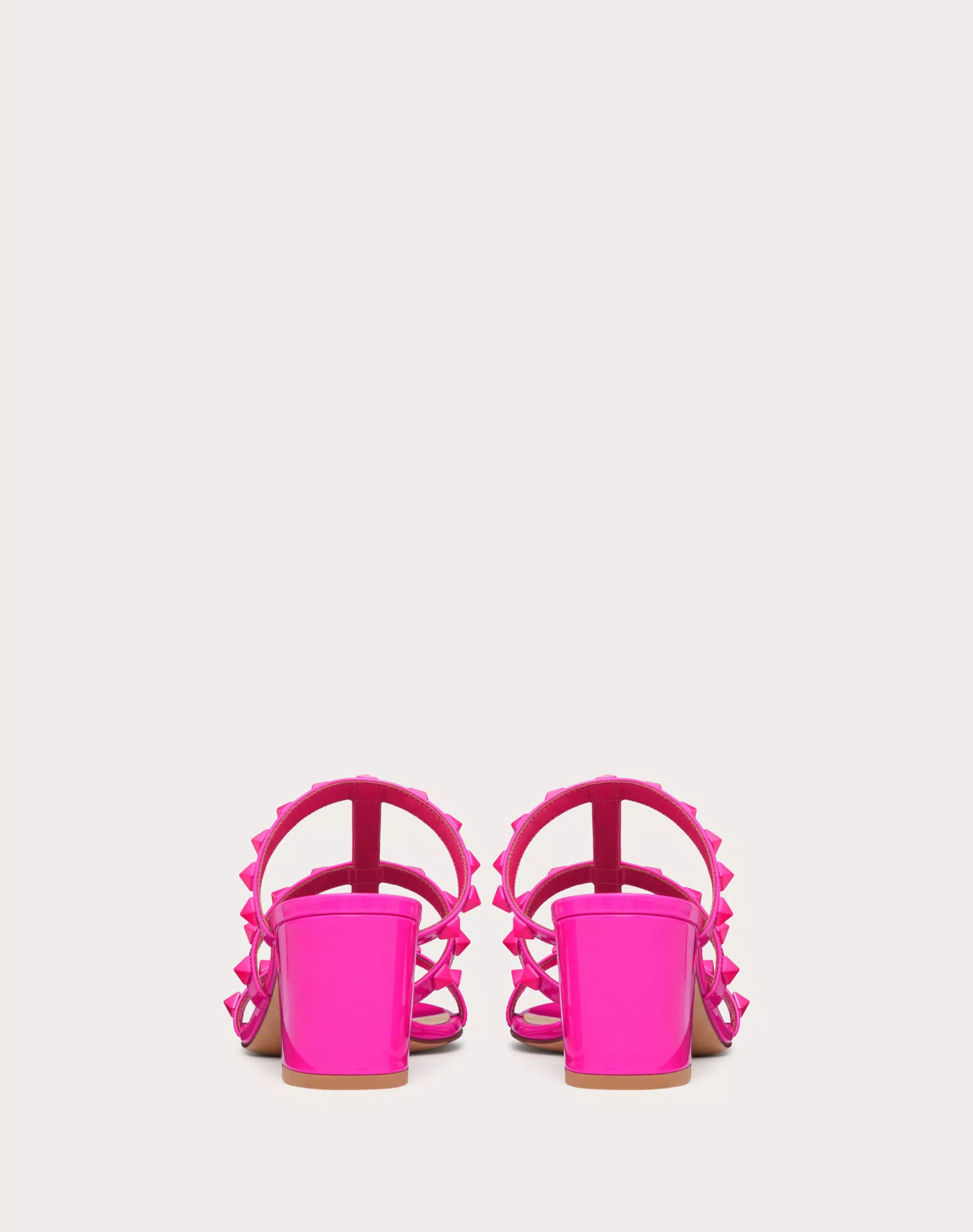 ROCKSTUD PATENT-LEATHER SLIDE SANDAL 60 MM